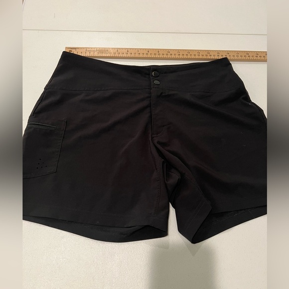 Avalanche black shorts with snap pockets, size M Athletic Shorts - Picture 3 of 8